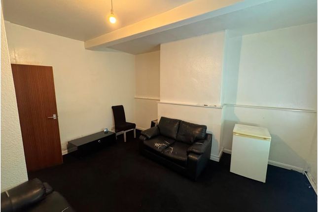 5, Pollard Street, Huddersfield photo 3