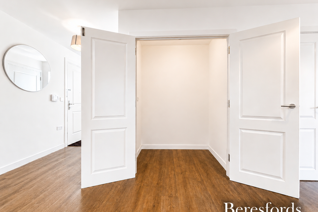 Flat 10, Barwell House, 5, Gladiator Way, Hornchurch photo 3
