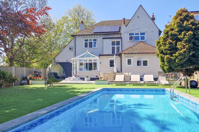 402, Victoria Avenue, Southend-On-Sea photo 2