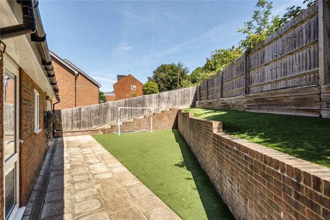 17, Ash Grove, Chesham photo 4