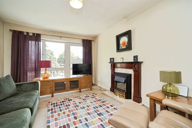 57, Cliffe Gardens, Shipley photo 2