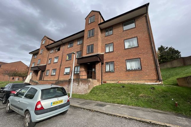 Thumbnail Flat for sale in Tippett Rise, Reading