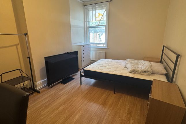 Room 1, BROMLEY photo 2