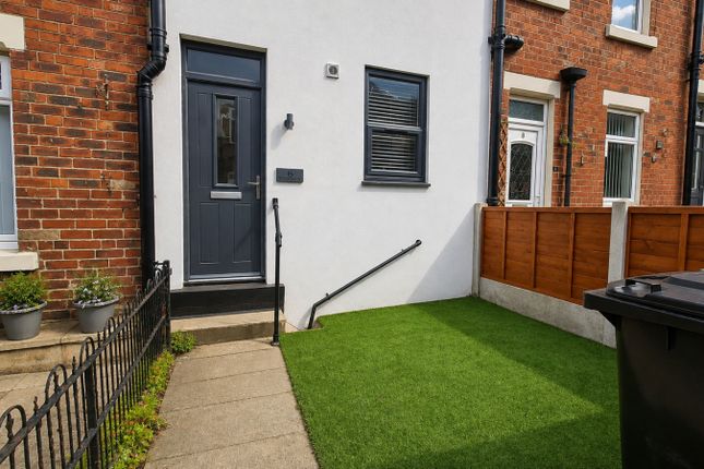 6, Bangor Terrace, West Yorkshire photo 2