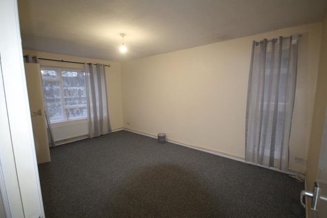 4 Hyde Court, Elsinore Road, London photo 2