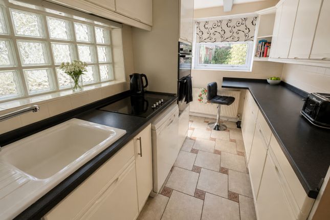 37 The Close, Luton, Bedfordshire photo 4