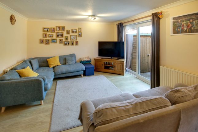 11, Hawmead, Crawley Down photo 4