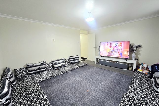 44, Romney Court, Northolt photo 3