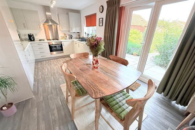 8, Calcraft Drive, Bottesford photo 2