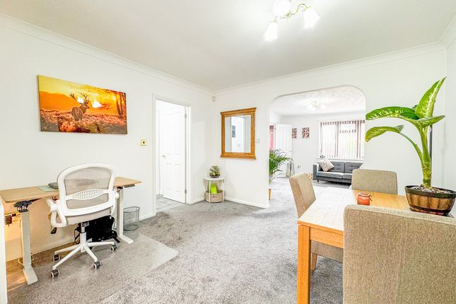 6, Beatrice Close, Hockley photo 4