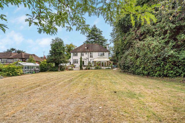 16 The Mount, Leatherhead photo 2