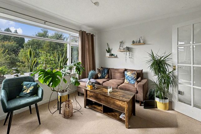 54 Dovehouse Close, Manchester photo 4