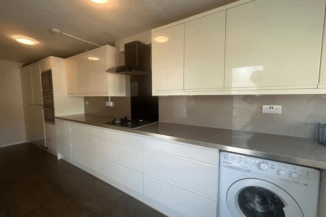 12 LODGE WAY, SHEPPERTON, SHEPPERTON photo 4