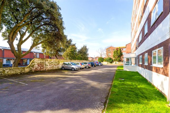 Flat to rent in Heene Road, Worthing, West Sussex