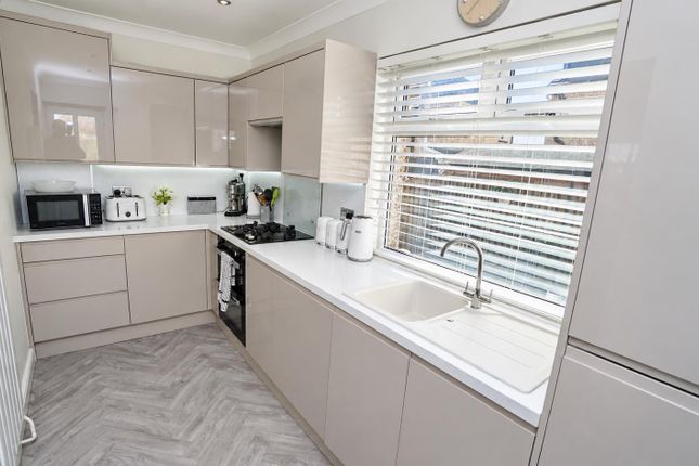 17, Claremont Avenue, Shipley photo 4