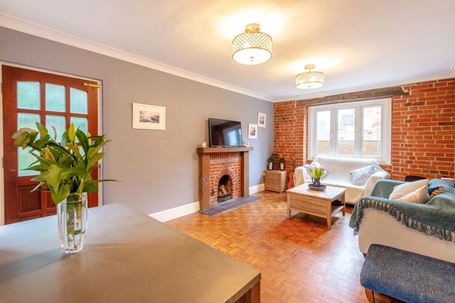16, Queen Street, Gomshall photo 3