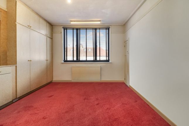 Flat to rent in First Floor, Doyle Gardens, London