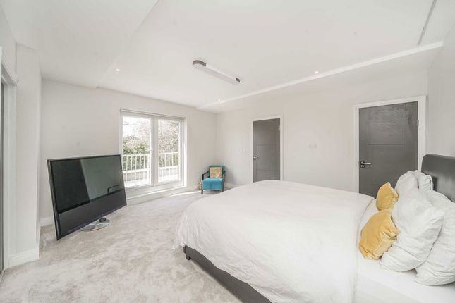Talbot Crescent, London photo 4