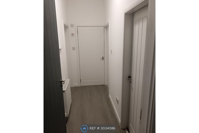 Flat, Avon Street, Hamilton photo 3