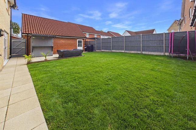Hughes Crescent, Wickford photo 2