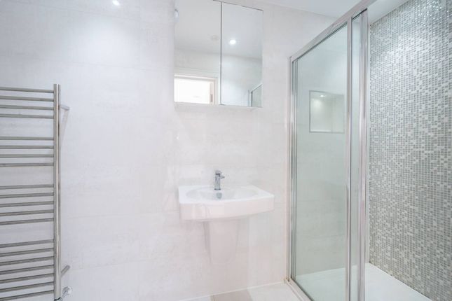 Flat for sale in North Common Road, Ealing Broadway, London