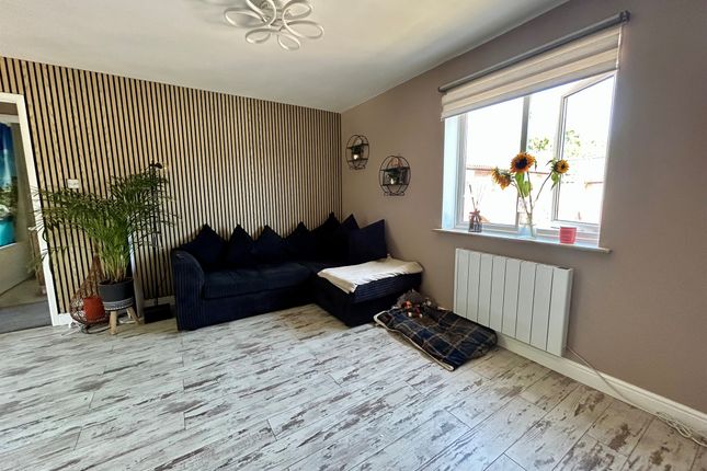 6, Rupert Close, Devizes photo 2