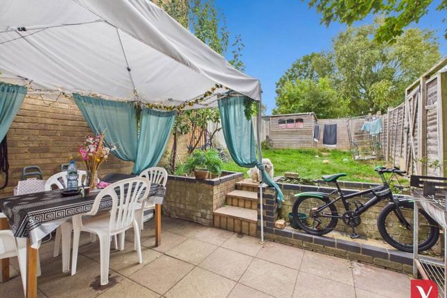25, Mentieth Close, Bletchley photo 2