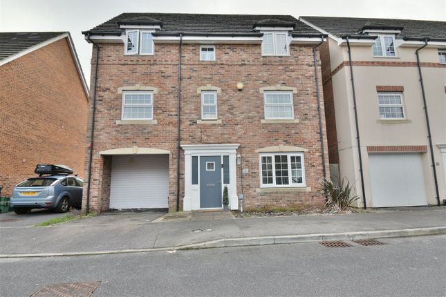 Thumbnail Detached house for sale in Hussars Drive, Thatcham