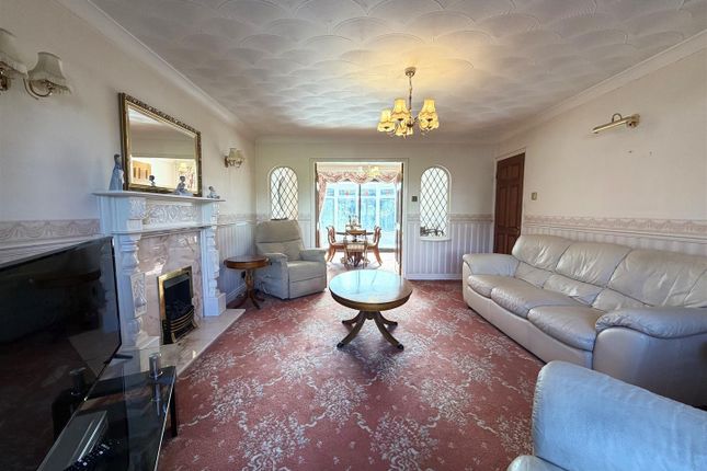 4, Whitsundale, Westhoughton photo 4