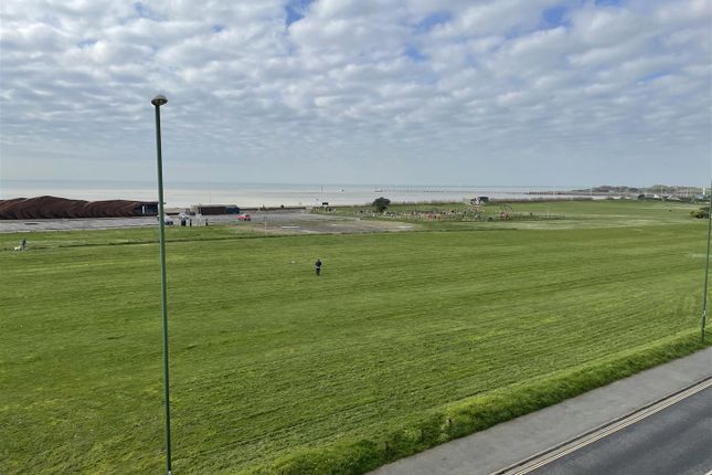 Flat 5, 24, South Terrace, Littlehampton photo 2