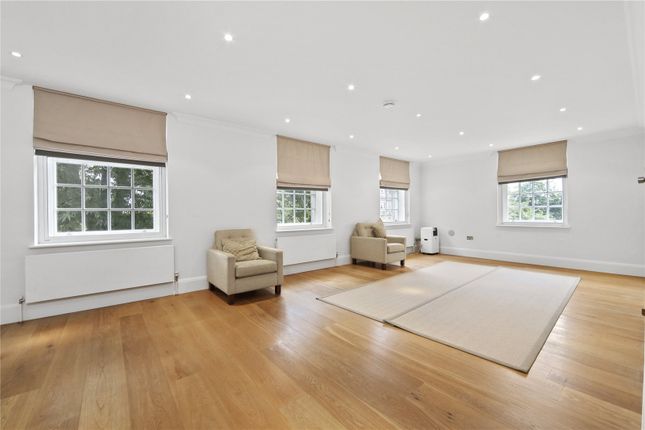 15, Hornton Court East, Kensington photo 4