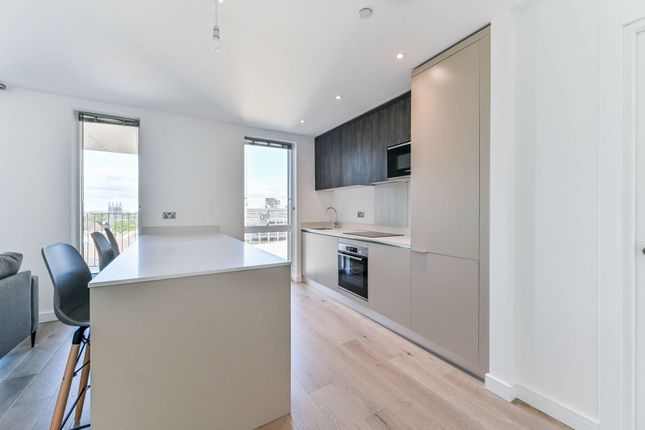 Flat to rent in Boulevard Point, Croydon