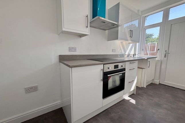 1-bed house on 24, Lynton Avenue, Blackpool, £900/mo