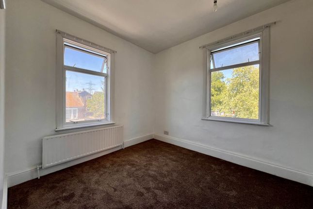 890b, Romford Road, London photo 2
