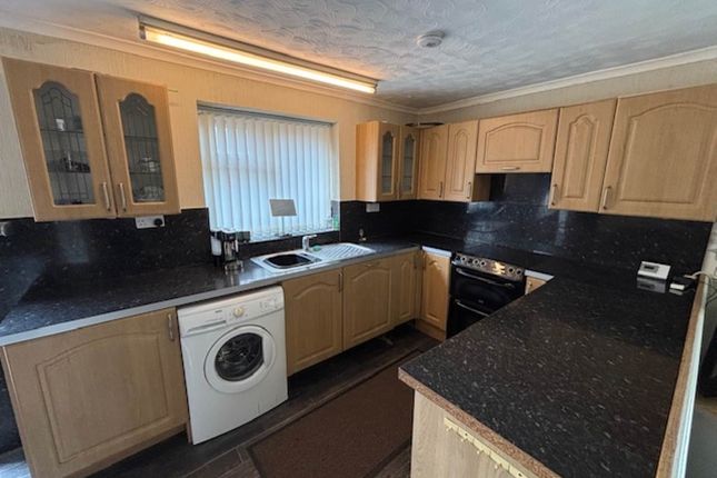 32 Oldroyd Ave, Grimethorpe photo 3