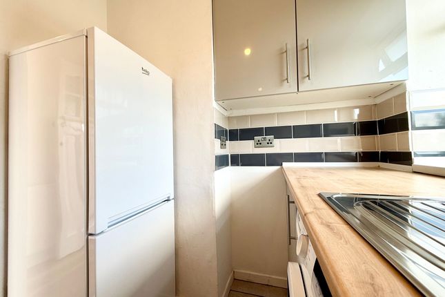 75 Orchard Avenue, Cheltenham photo 3