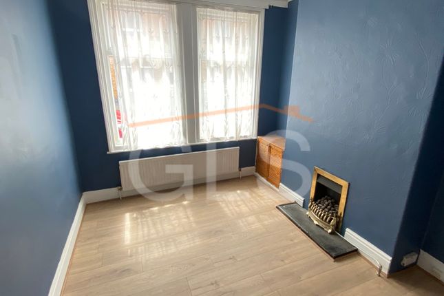 7 Sandringham Street, Scarborough photo 2
