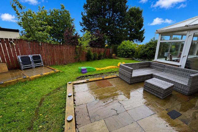 22, Rosehip Rise, Bradford photo 4