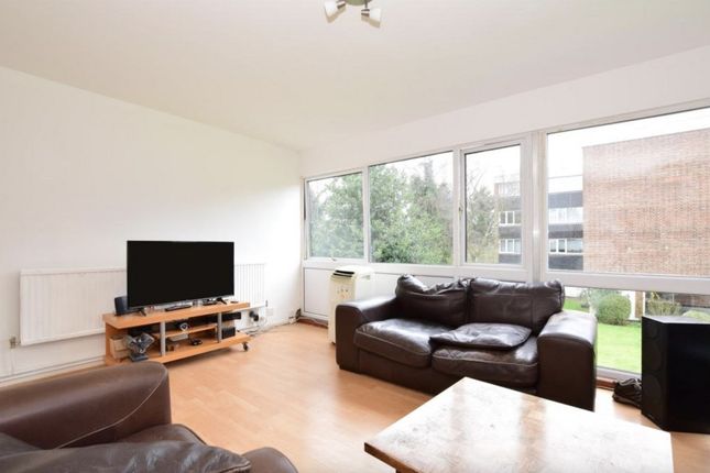 Flat The Ridings, 35, Romford Road, Chigwell photo 3