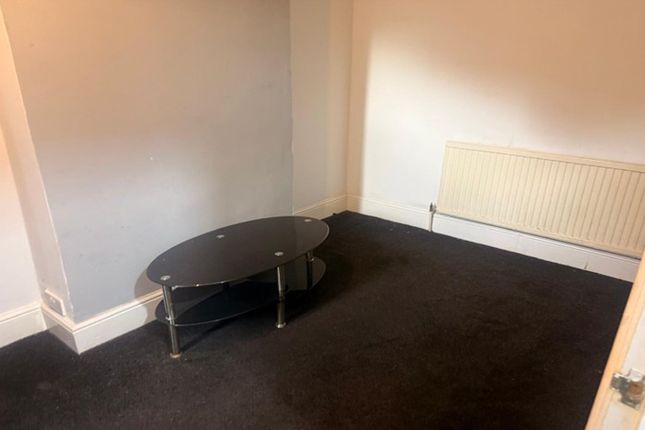 72, Ash Road, Luton photo 2