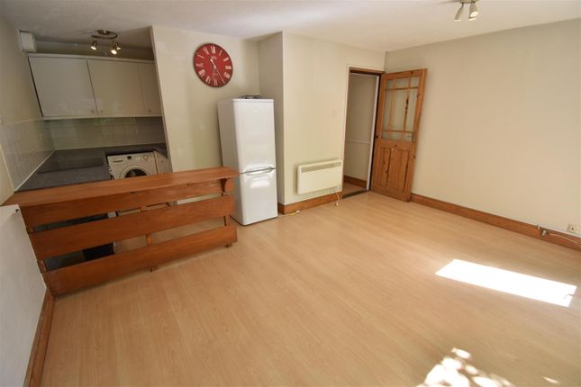 14 Charminster Court, 15-17, Lovelace Gardens, Surbiton photo 5