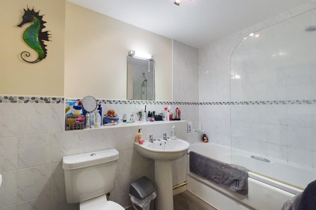 Flat for sale in Riverside Drive, Anchor Quay, Lincoln