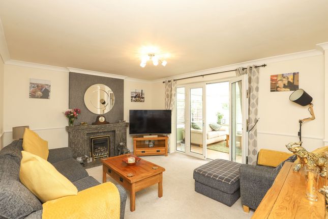 12 Stoneacre Rise, Sheffield photo 3