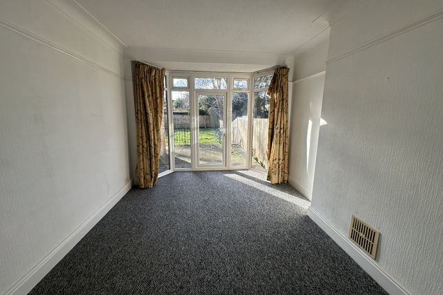Firs Drive , Firs Drive, Hounslow photo 5