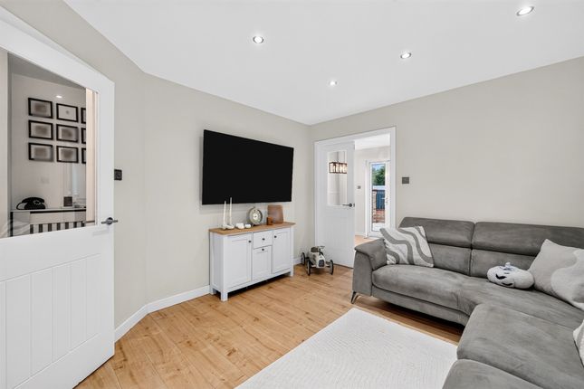 12, Barr Crescent, Irvine photo 3
