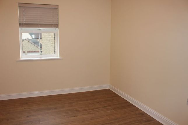 23, Kingfisher Court, Calne photo 5