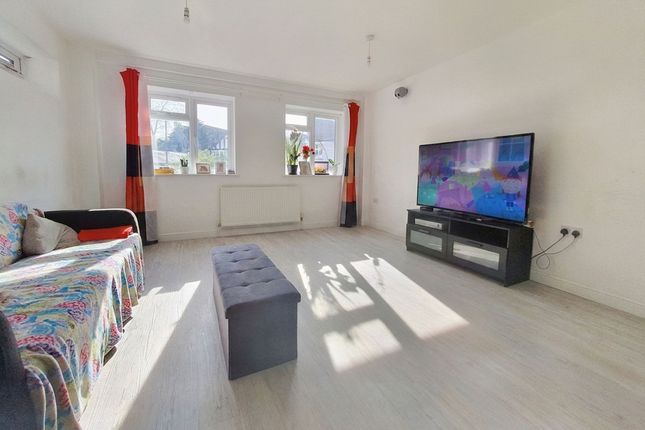Flat 4, 4-6 Peterborough Road, Harrow photo 3