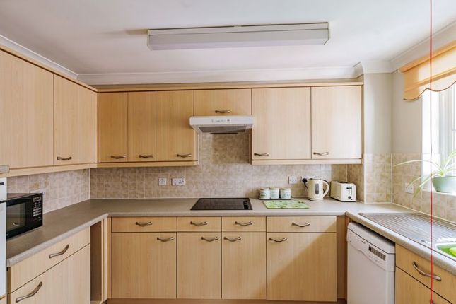 Flat for sale in Wavertree Court, Horley