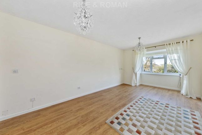 Thumbnail Flat to rent in Crockford Park Rd, Addlestone