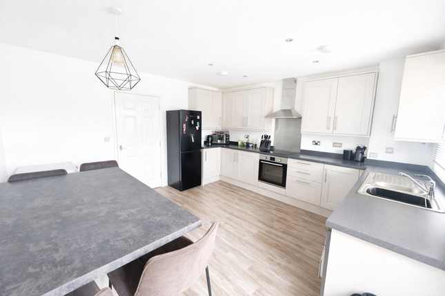 9, Park Court, Yeovil photo 3